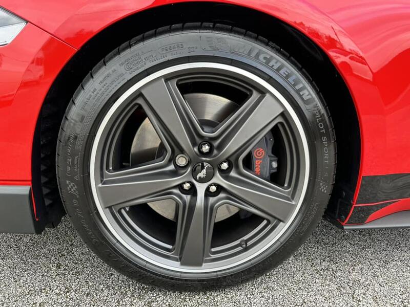 FORD MUSTANG
