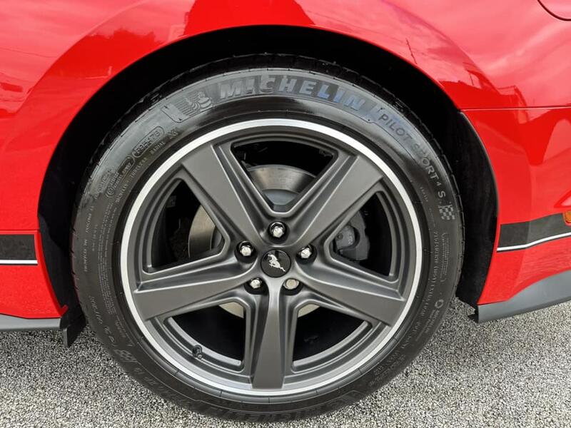 FORD MUSTANG