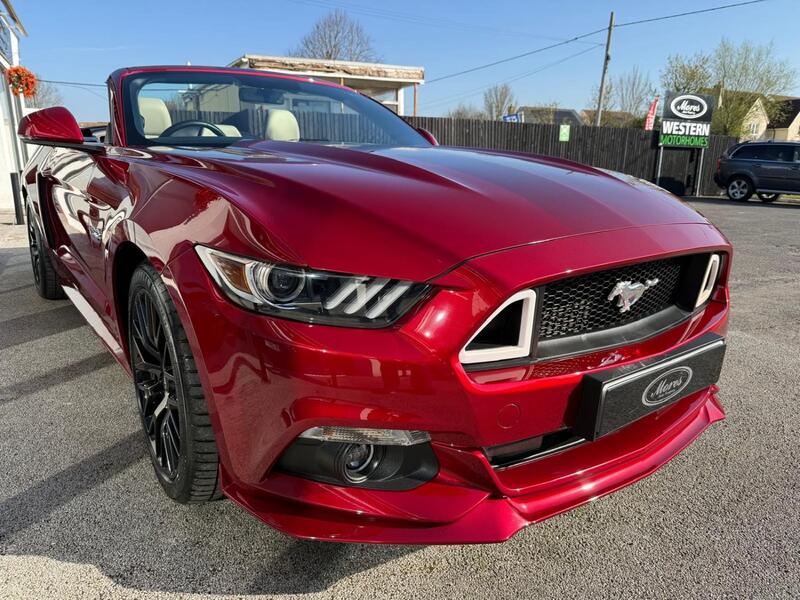 FORD MUSTANG