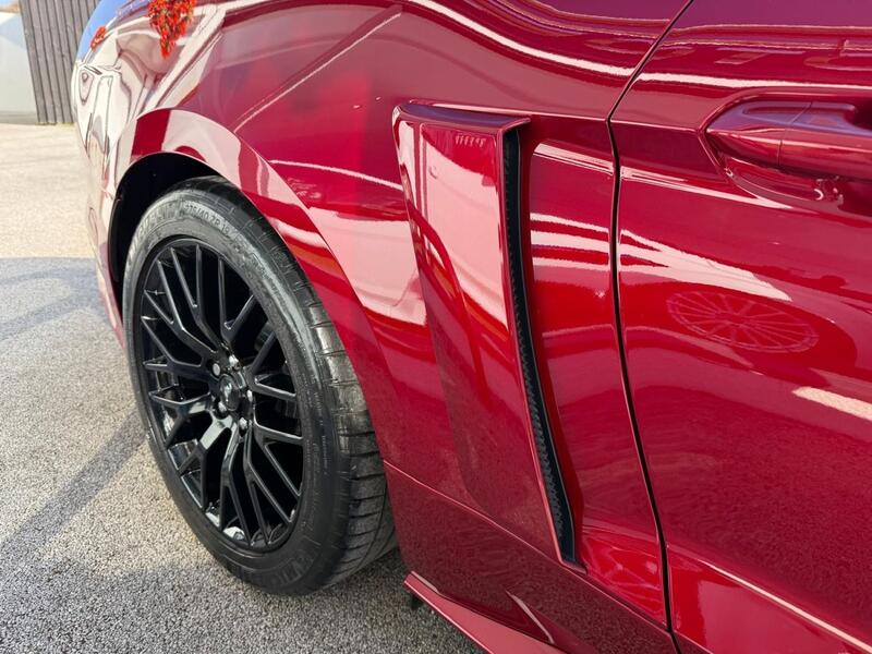 FORD MUSTANG