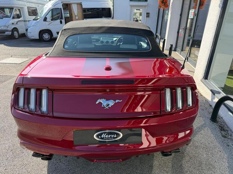 FORD MUSTANG