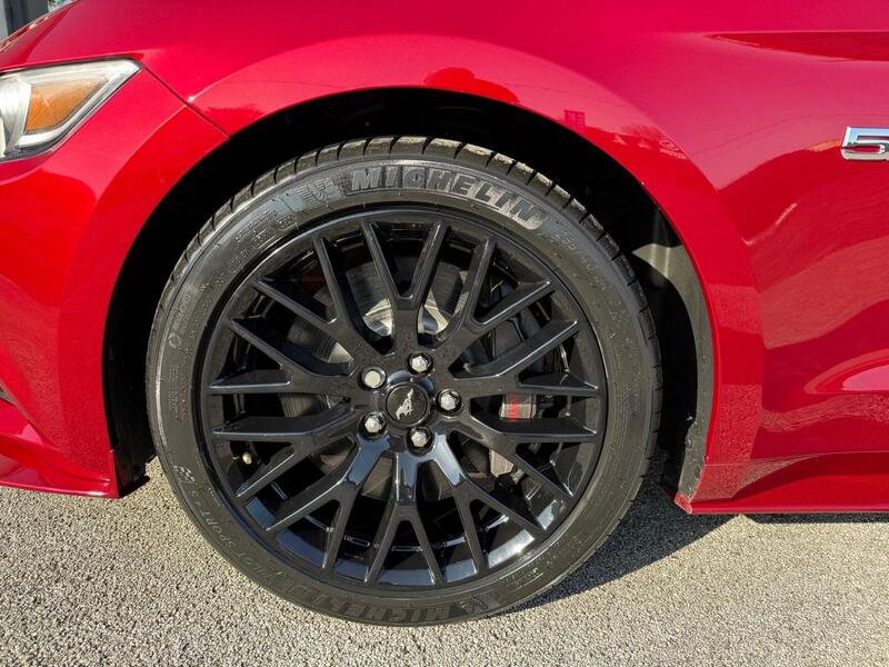 FORD MUSTANG