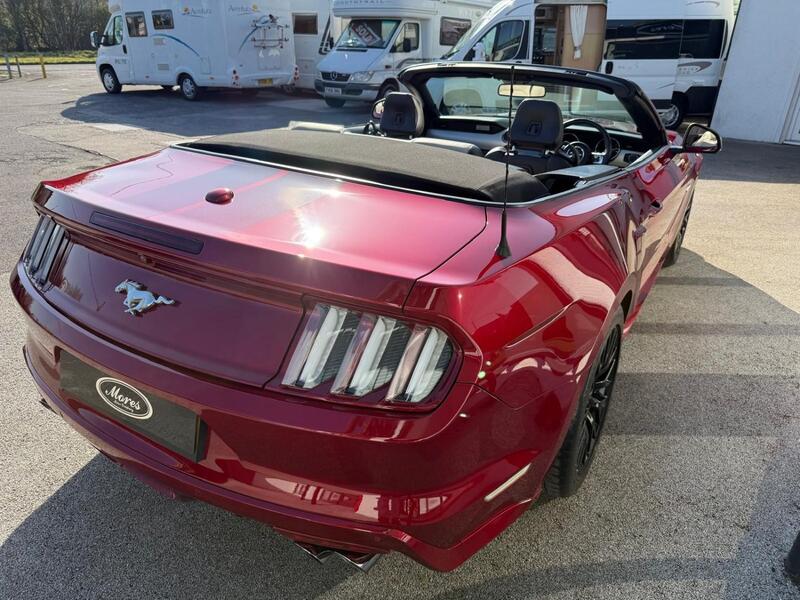 FORD MUSTANG